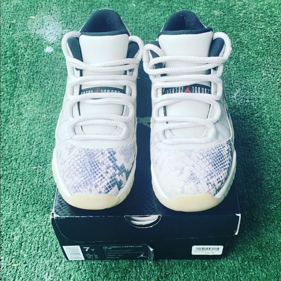 Jordan 11 Retro Low Snake Light Bone - Picture 2 of 4